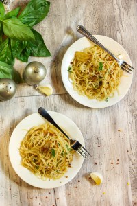 Spaghetti with olive oil and garlic sauce / Pasta Aglio E Olio overhead view