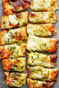 15 Easy, Elegant Appetizer Ideas for Your Oscars Viewing Party: Easy, Cheesy Garlic Bread