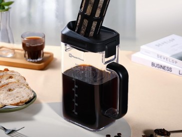 Cold brew coffee maker pitcher