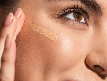 woman applying foundation