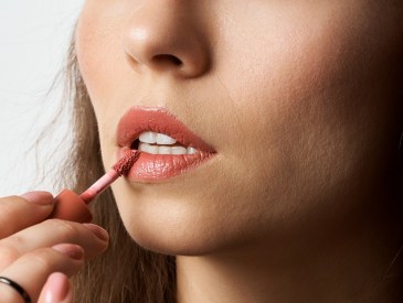 Woman aplpying lip