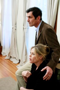 MODERN FAMILY, Julie Bowen, Ty Burrell, (Season 1, episode 1, Pilot, aired September 25, 2009), 2009-, photo: Bob D'Amico / ©ABC / courtesy Everett Collection